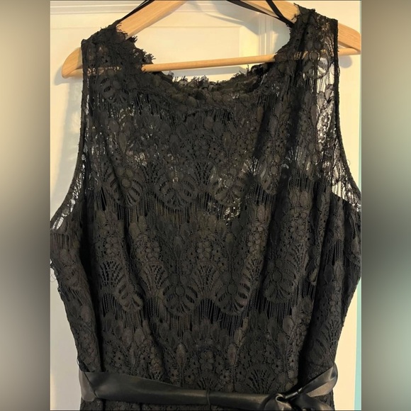 Black Lace Dress - Size 20 - Picture 3 of 4
